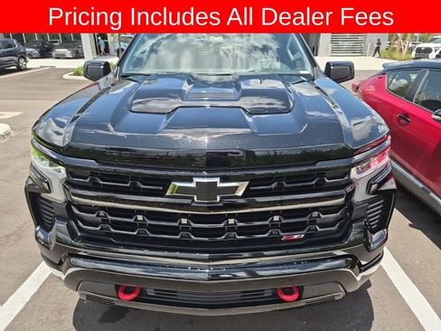 Used 2025 Chevrolet Silverado 1500 LT Trail Boss w/ Convenience Package II AWD/4WD image 2