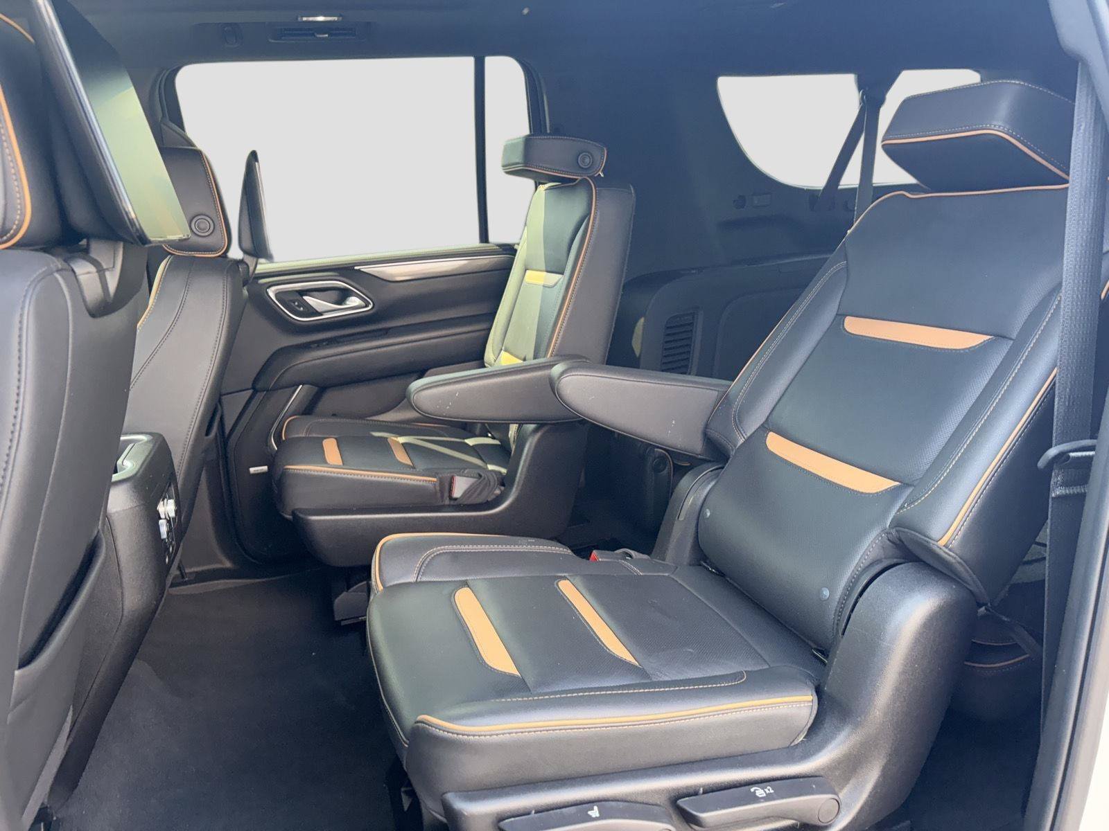 Used 2024 GMC Yukon XL AT4 w/ Technology Package AWD/4WD image 12