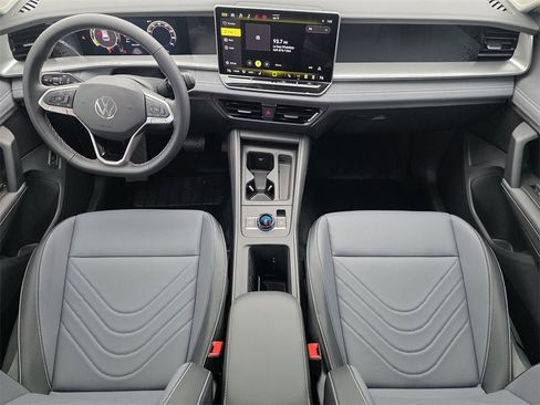 New 2026 Volkswagen Tiguan SE image 18