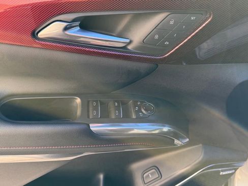 Used 2025 Chevrolet Traverse RS image 11