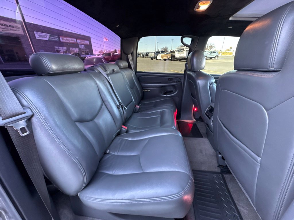 Used 2007 GMC Sierra 3500 SLT w/ Heavy-Duty Power Package AWD/4WD image 32