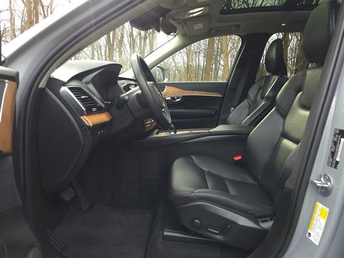 Used 2024 Volvo XC90 T8 Plus image 11