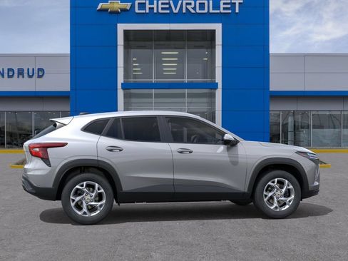 New 2026 Chevrolet Trax LS w/ LS Convenience Package FWD image 5