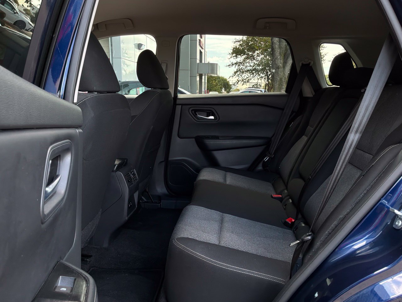 Used 2025 Nissan Rogue SV FWD image 12