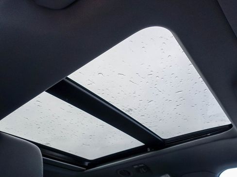 Used 2023 Ford Explorer XLT w/ Equipment Group 202A image 5