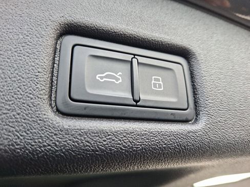 Certified 2025 Audi Q5 Prestige image 30