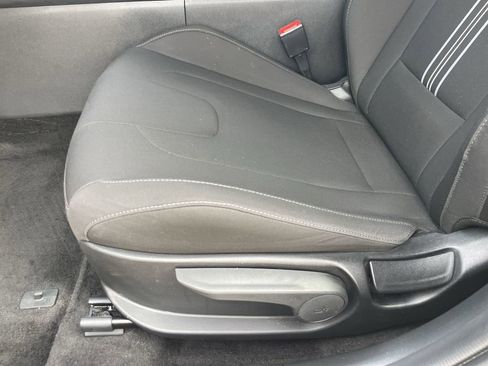 Certified 2025 Hyundai Elantra Sport FWD image 19