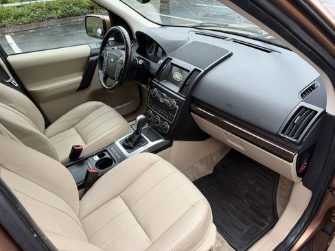 Used 2014 Land Rover LR2 HSE image 14