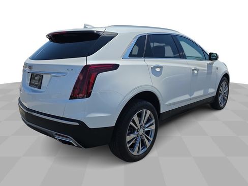Certified 2024 Cadillac XT5 Premium Luxury w/ LPO, Premium Carpet Package FWD image 8