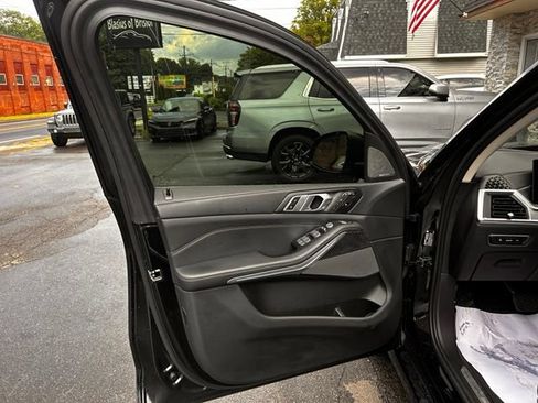 Used 2024 BMW X7 xDrive40i w/ Premium Package AWD/4WD image 11