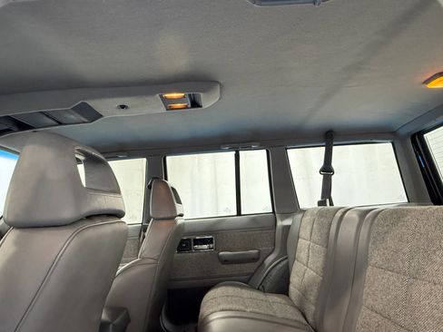Used 1990 Jeep Cherokee Laredo RWD image 34