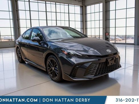 Used 2025 Toyota Camry SE FWD image 36