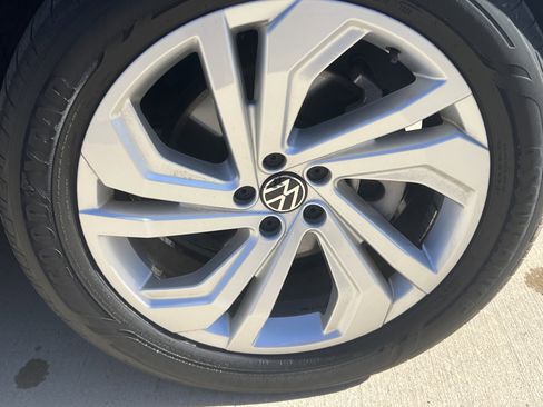 Certified 2023 Volkswagen Atlas SE image 12