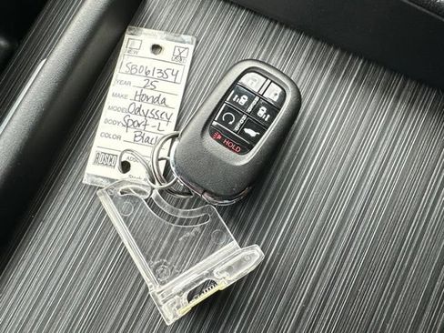 Used 2025 Honda Odyssey Sport-L image 2