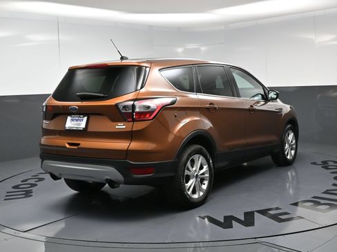 Used 2017 Ford Escape SE FWD image 9
