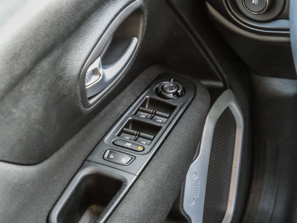 Used 2021 Jeep Renegade Latitude AWD/4WD image 27