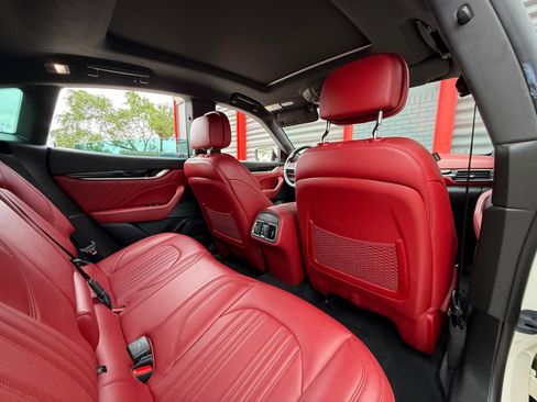 Used 2019 Maserati Levante AWD/4WD image 18