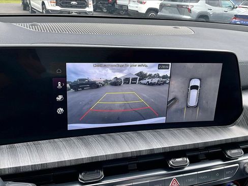 Used 2025 Kia Telluride SX w/ SX Captain's Chair Package AWD/4WD image 17