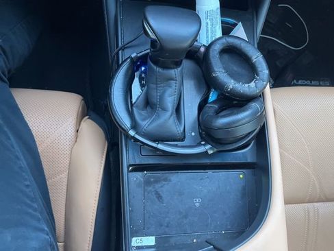 Used 2025 Lexus ES 350 Ultra Luxury w/ Accessory Package (Z2) image 18