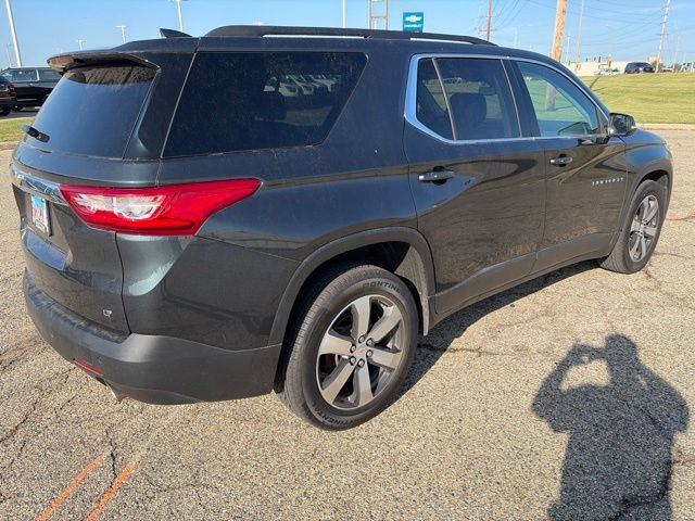 Used 2021 Chevrolet Traverse LT w/ LT Premium Package AWD/4WD image 3