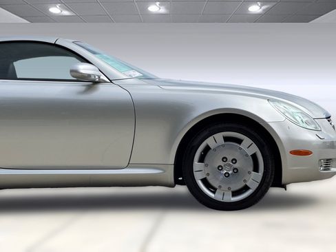 Used 2004 Lexus SC 430 Convertible w/ Preferred Accessory Pkg RWD image 34