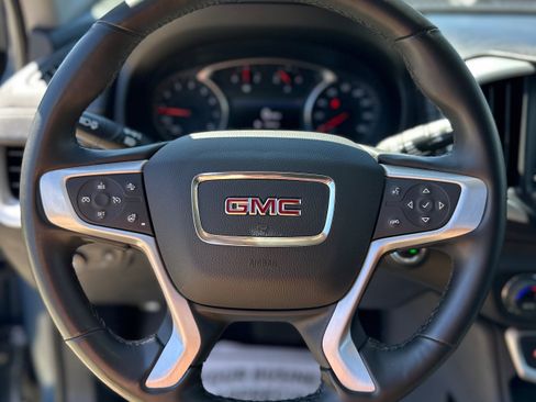 Used 2024 GMC Terrain SLT AWD/4WD image 12