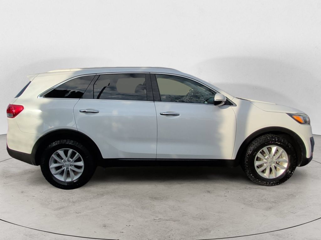 Used 2018 Kia Sorento FWD image 4
