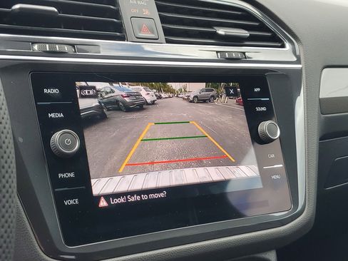 Used 2022 Volkswagen Tiguan SE R-Line image 25