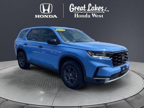 Used 2025 Honda Pilot TrailSport image 7