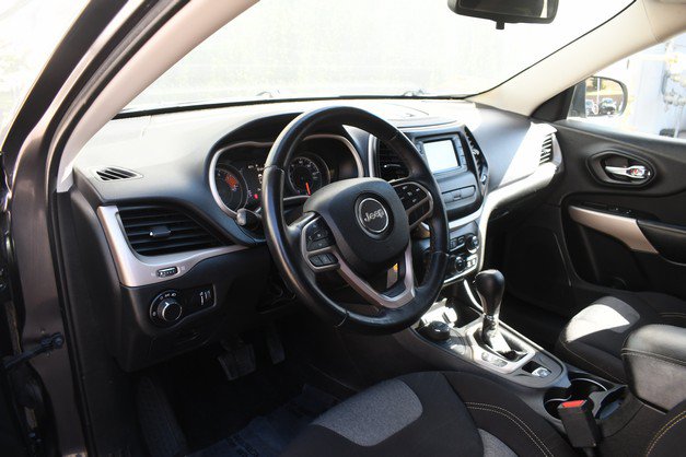 Used 2017 Jeep Cherokee Sport AWD/4WD image 14