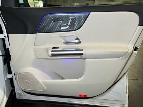 Certified 2025 Mercedes-Benz GLA 250 4MATIC image 11