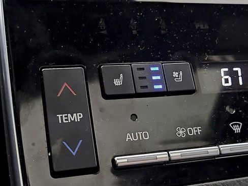 Used 2019 Toyota Avalon Limited image 27