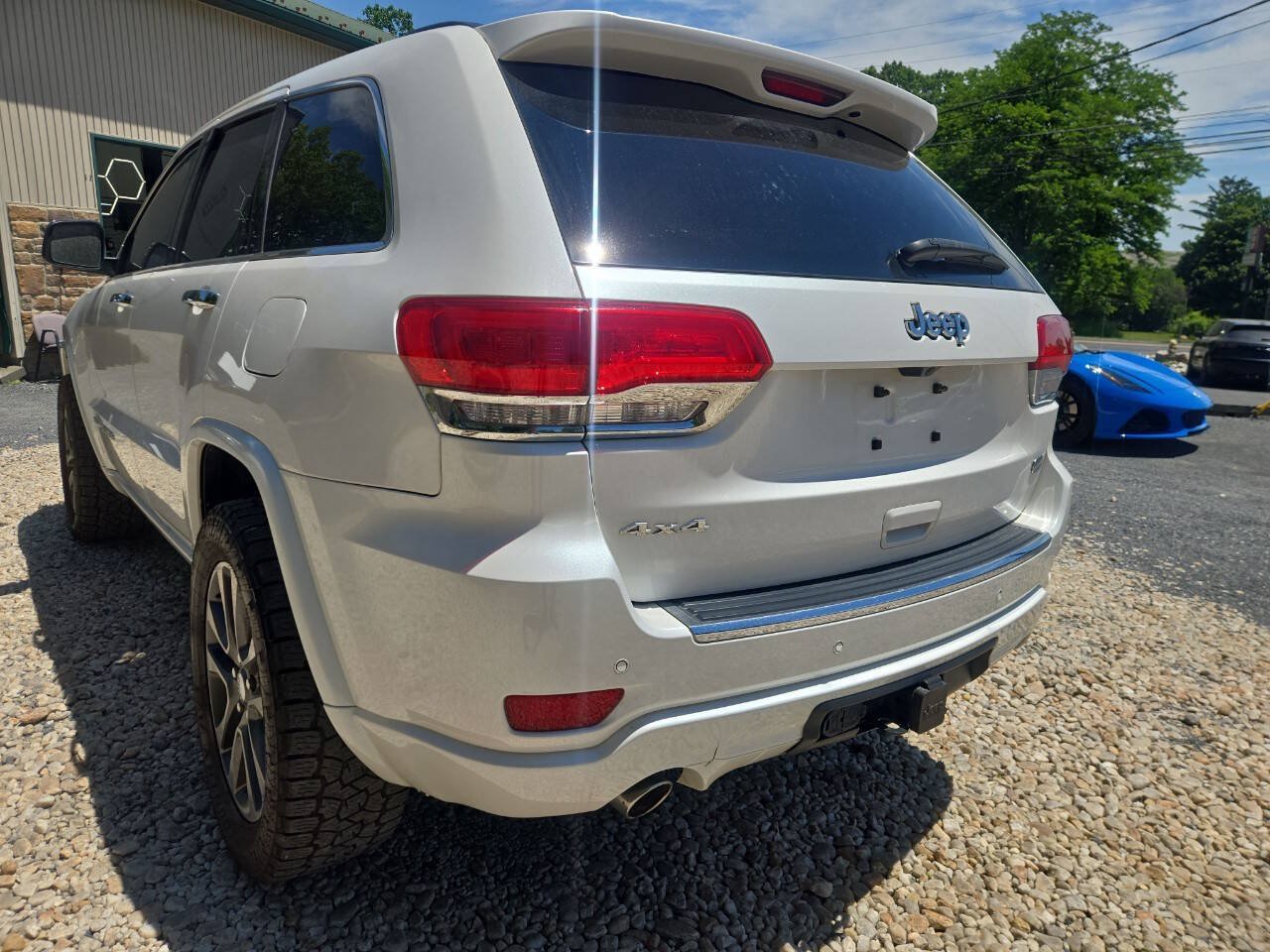Used 2017 Jeep Grand Cherokee Overland AWD/4WD image 6