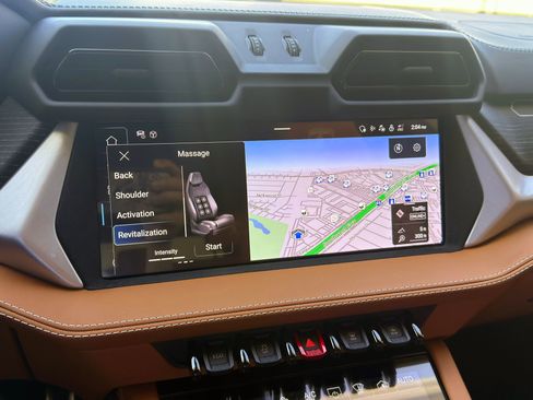 Used 2025 Lamborghini Urus SE image 19