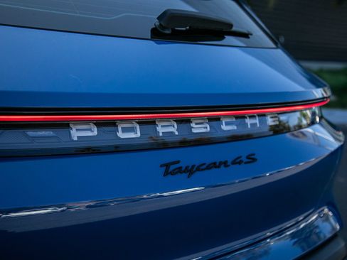 Certified 2023 Porsche Taycan 4S AWD/4WD image 27