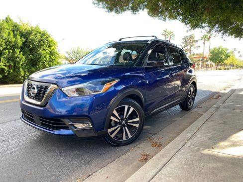 Used 2020 Nissan Kicks SR w/ SR Premium Package image 3