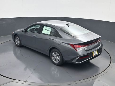 New 2026 Hyundai Elantra SE FWD image 19