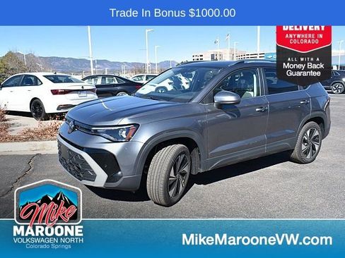 Certified 2025 Volkswagen Taos SE image 3