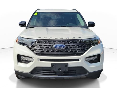 Used 2024 Ford Explorer XLT w/ Equipment Group 202A RWD image 2