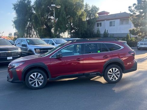 Used 2025 Subaru Outback Premium image 7