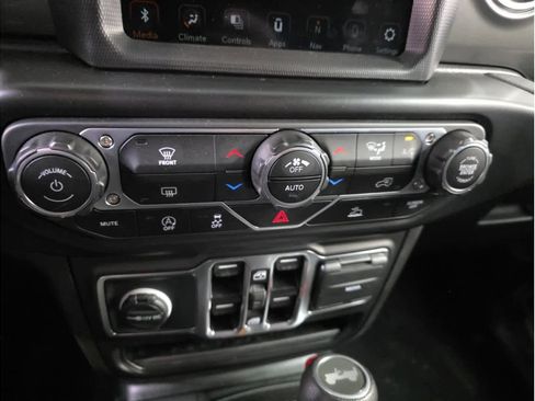 Used 2022 Jeep Wrangler Unlimited Sahara image 24