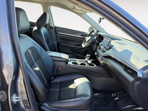 Used 2024 Nissan Altima 2.5 SR FWD image 19