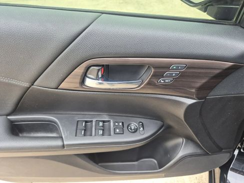 Used 2017 Honda Accord EX-L image 12