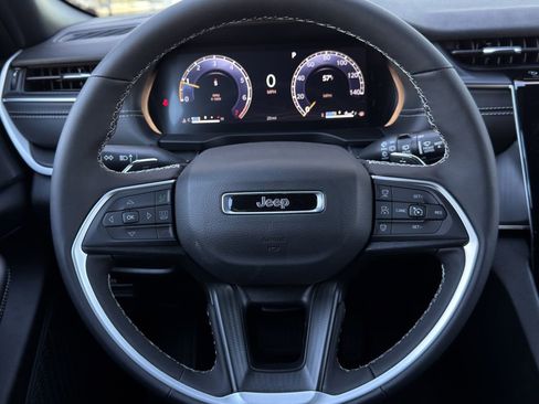 New 2025 Jeep Grand Cherokee L Altitude image 11
