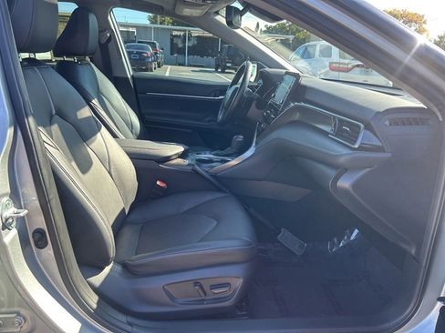 Used 2022 Toyota Camry XSE image 23
