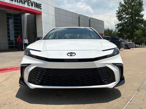 New 2026 Toyota Camry Hybrid FWD image 3