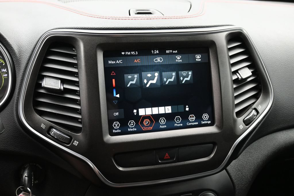 Used 2020 Jeep Cherokee Trailhawk AWD/4WD image 17