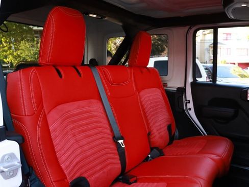 Used 2025 Jeep Wrangler Unlimited Rubicon AWD/4WD image 22