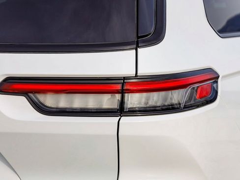 Certified 2024 Jeep Grand Cherokee L Altitude image 10