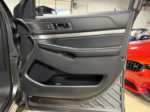 Used 2019 Ford Explorer XLT image 34